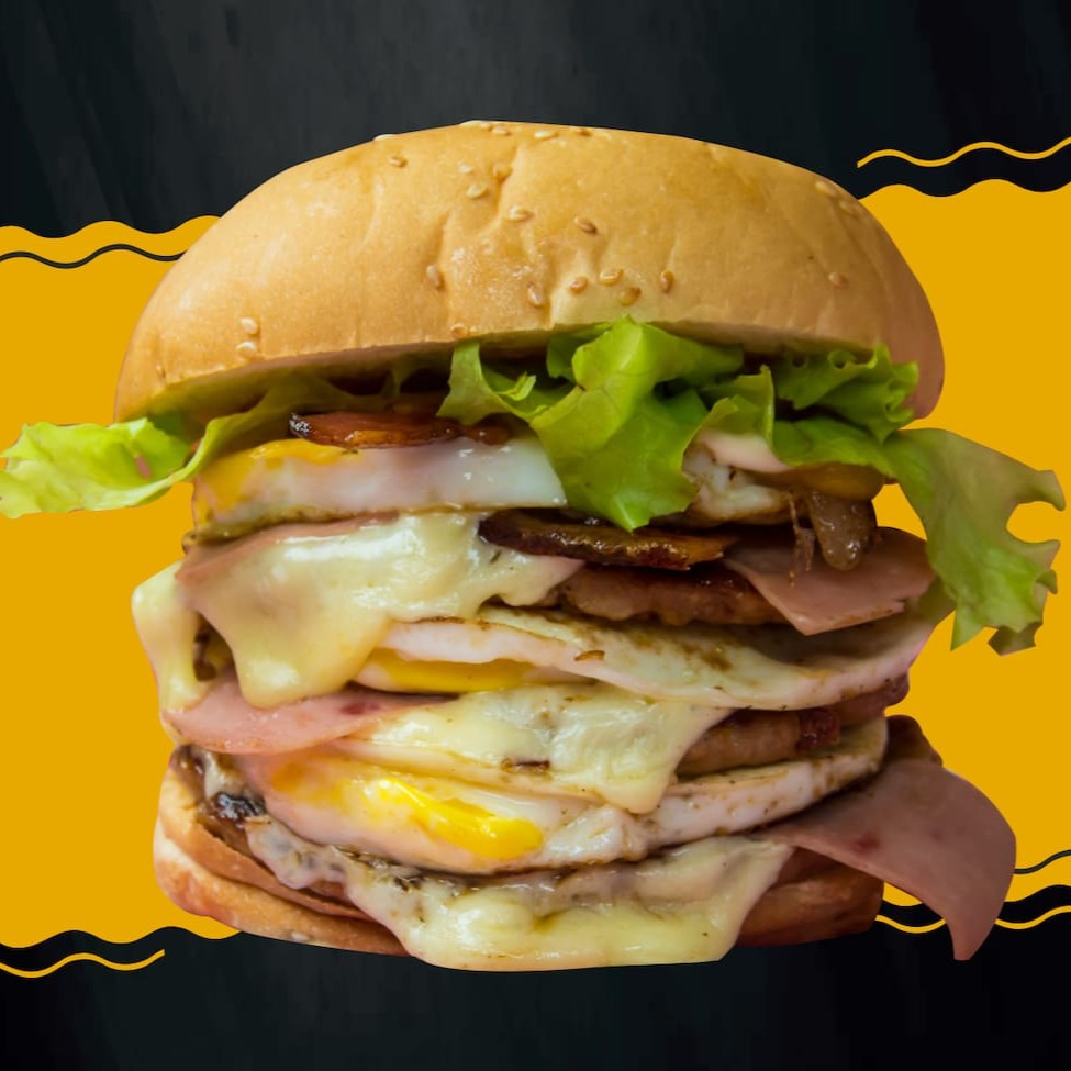 Pão com gergelim, 3 carnes, 1 ovo, queijo, presunto, bacon, salada, katchup, mostarda, maionese temperada, barbecue