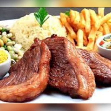A mais desejada Picanha Maturatta grelhada.  Acompanha arroz branco, feijão preto, farofa da casa e mais uma guarnição a escolher.