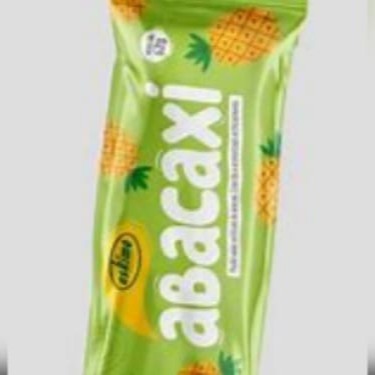 Picolé sabor artificial de abacaxi.