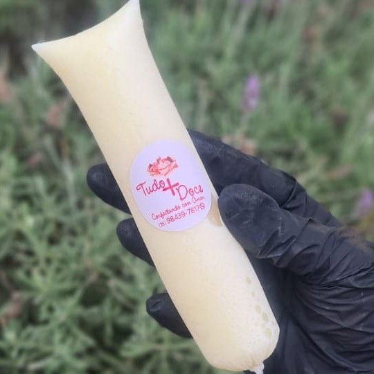 Maravilhoso geladinho/sacole/chupchup feito a base de leite, com Ninho de verdade. Super refrescante e cremoso.