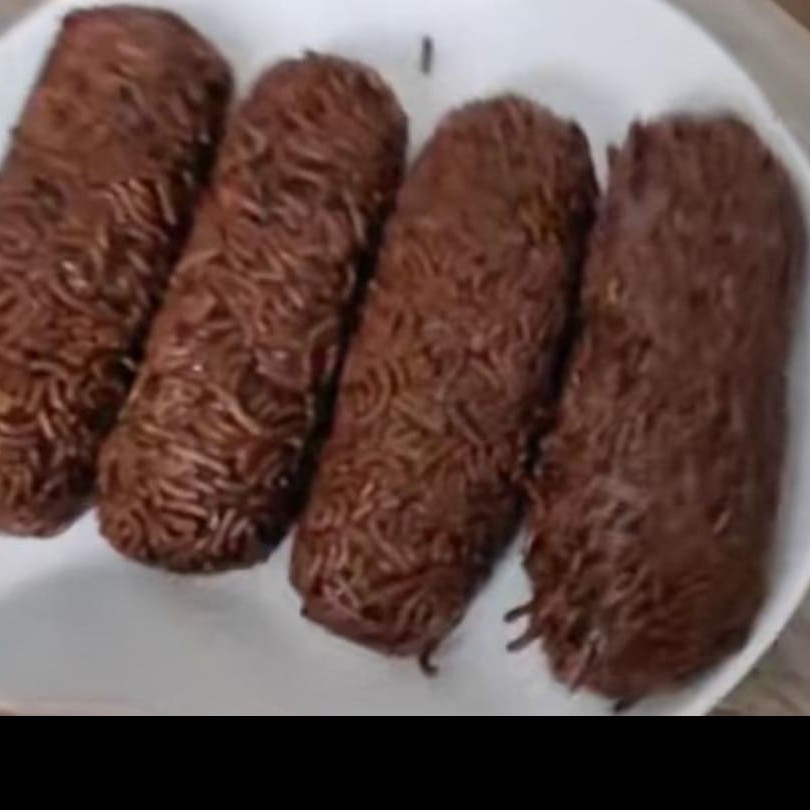 Delicioso brigadeiro enrolado no kit ket e granulado ou brigadeiro branco enrolado no kit ket e granulado