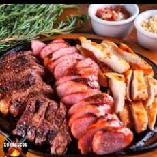 Arroz feijão farofa e uma guarnição a sua escolha