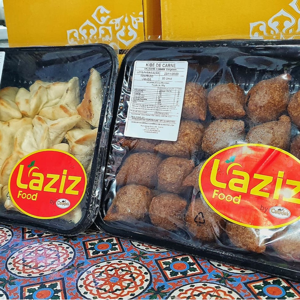 Bandejas com 20 unidades de mini salgadinhos da camelos!  Mini salgadinhos bem recheados prontos e congelados para assar no conforto de sua casa.  assar no forno de 10 a 15 minutos caso preferir abra o pacote retire apenas algumas unidades e deixe no congelador validade de 3 meses congelado. #tags: salgadinho - petisco - comida - árabe - habib - comemoração - esfiha - esfirra - kibe