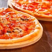 2 PIZZA GIGANTE 40CM + refri de 1lt