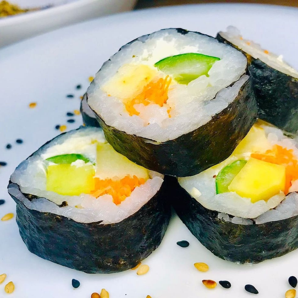Arroz, pepino, cenoura, maça e cream cheese