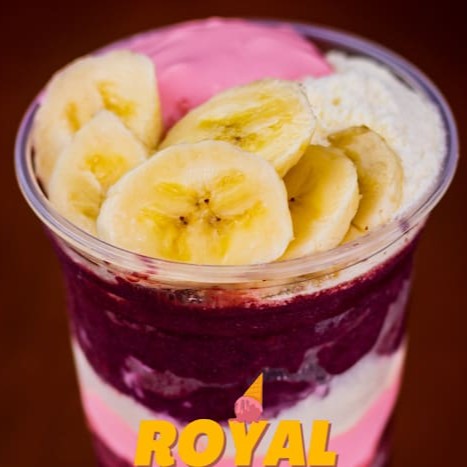 Nosso delicioso açaí artesanal batido na hora, com mousse de morango e leite em pó, acompanhado de pedaços de banana.  Copo De 450ml