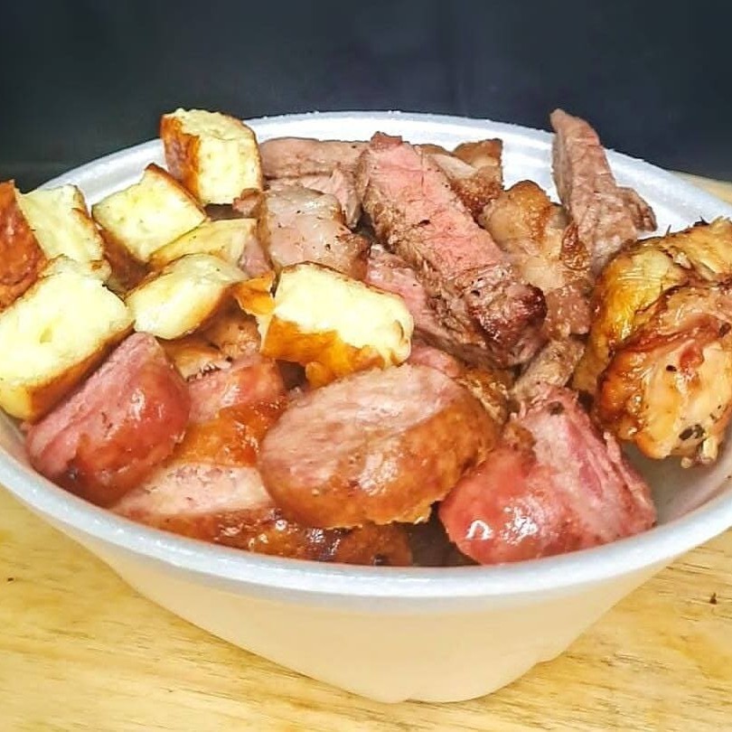 3 Drumets;  2 Linguiças;  1 Porção de Coração (10 Corações); 150g Picanha Grill.