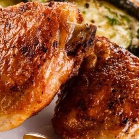 Composto por arroz -feijão -sobrecoxa frita e você escolhe 2 acompanhamentos