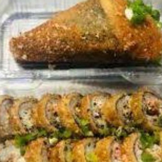 1 temaki empanado de salmão + 12 hotholl de salmão + 1 refrigerante de lata