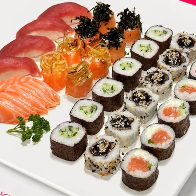 5 sashimis + 4 sushis + 6 filadélfias + 6 uramakis skin + 6 kappamakis + 4 gunkan couve crispy + 4 gunkans alho poró