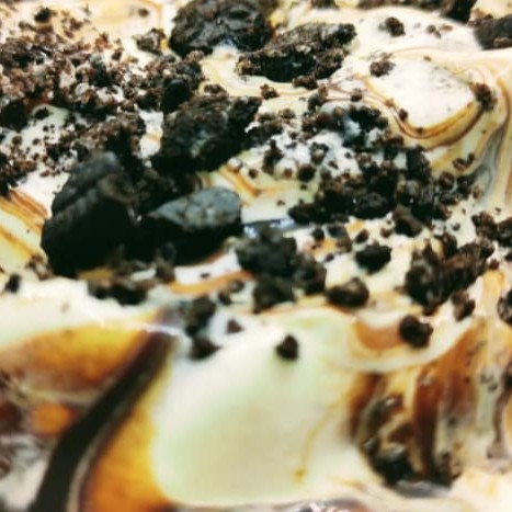 Para os amantes desse delicioso biscoito, desenvolvemos um super  cremoso sorvete de chocolate branco, mesclado com calda de chocolate e  o inconfundível biscoito  Oreo, com a crocância que só ele tem, esse é  para sentar e degustar cada colherada.