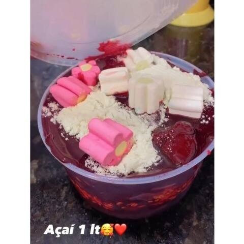 Direito A 2 Caldas Artesanais E Complemento Ao Meio E Em Cima Do Copo.

Nossas caldas são especiais Gourmet. 

Ferrero Rocher
Morango Natural
Morango Artesanal
Chocolate Suiço
Ninho
Nutella
Frutas Vermelhas
Chocolate Ao Leite
Café
Chocolate Meio Amargo
Maracujá
Cookie
Pistache
Chocolate com pipoca
Sonho de Valsa
Torta de Limão