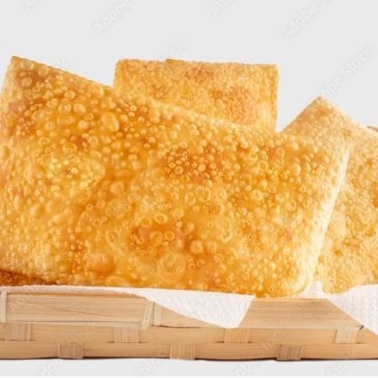 Camarões suculentos mergulhados no nosso molho secreto. Cada mordida é pura explosão de sabor!