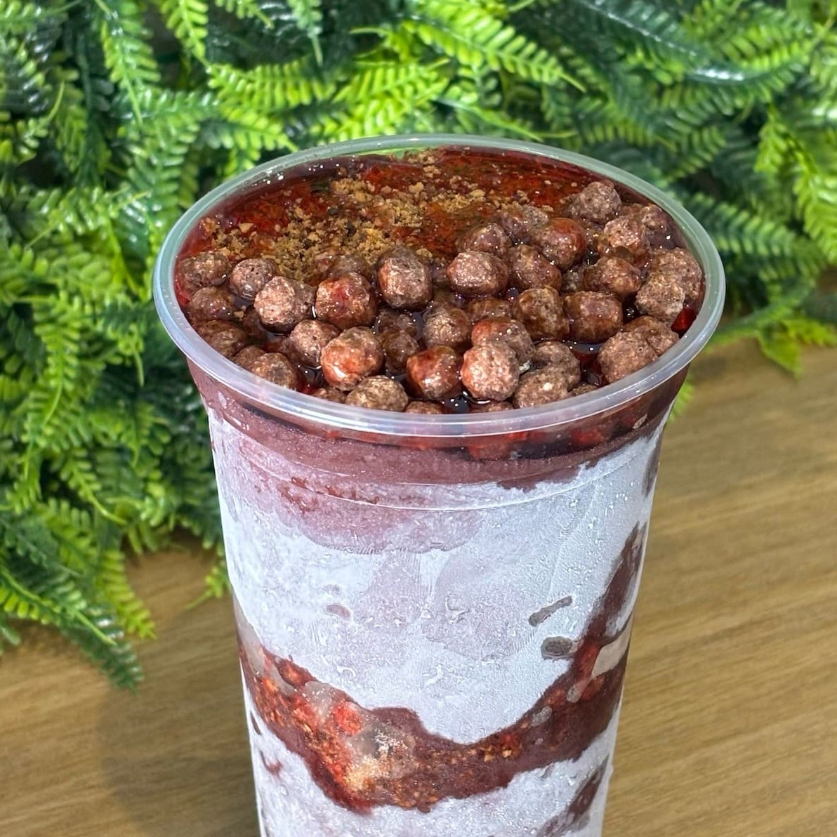 Açaí cremoso e delicioso! Obs: ao optar por complementos separados, fique atento: mesmo que selecione o mesmo complemento mais de uma vez, a quantidade enviada será a mesma da porção padrão que oferecemos no copo, ou seja, um saquinho por complemento. Caso deseje mais quantidade, é possível adicionar por um valor extra.