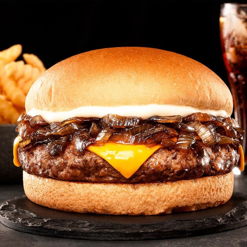 Pão, Blend de 160g, Queijo Cheddar, Maionese de alho e Cebola Caramelizada.