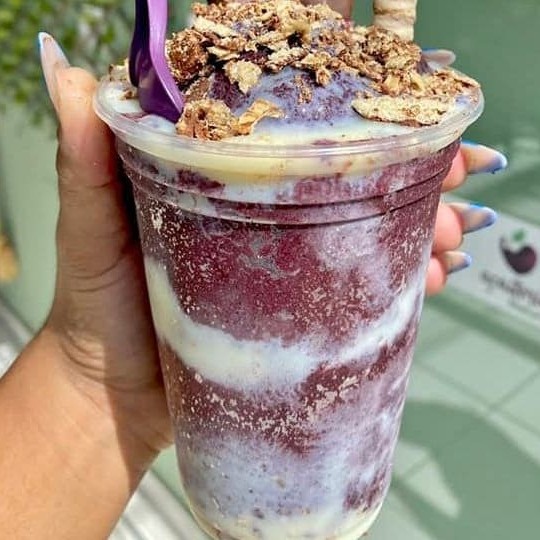 Leite Moça no fundo no meio e na parte de cima