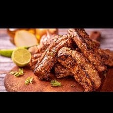 Arroz feijão farofa e uma guarnição a sua escolha