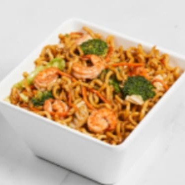 Lamém com legumes refogados no tradicional Sake Japonês e autênticos molhos chineses com Camarões salteados. Legumes: Repolho Verde, Repolho Roxo, Brócolis e Cenoura.  Utilizamos Shoyo ligth com baixo teor de sódio (sal).  Peso aproximado dos alimentos in natura (antes da cocção).  Tam P, prato compõe com 9 camarões médios. Tam G, prato compõe com 14 camarões médios.