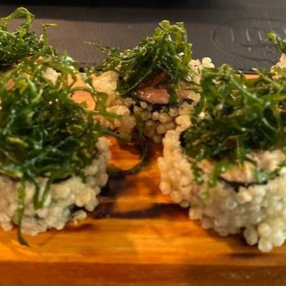 Salmão à milanesa com salmão fresco, cream cheese, crispy de couve e geleia de pimenta    ----------tags------------- Sushi/japa/culinária japonesa/sushi em casa / promoções/makimonos/Philadelphia/filadélfia/hot filadélfia/ hot Philadelphia/sunomono/entre grátis/combinados/Carpaccio/cevite/sashimi de salmão/sushi por 1 real / promoção de hot/temaki/yakissoba