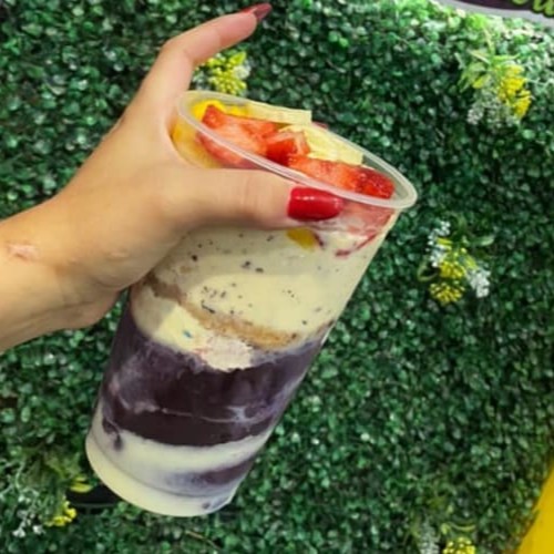 Açaí Ou Sorvete  [Frutas e cereais (opcional)] {Adicionais de chocolate ou biscoitos são á parte}