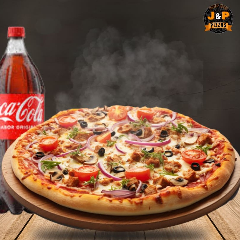 Pizza grande com massa artesanal, muito queijo, recheio caprichado à sua escolha, molho de tomate especial e orégano fresco. Acompanha uma Coca-Cola de 2 litros gelada. Combinação perfeita para compartilhar com a família ou amigos. Sabor, praticidade e uma experiência completa no seu jantar ou fim de semana!