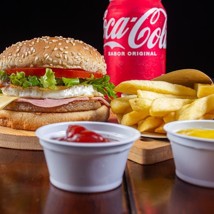 Xtudo + batata individual + Cola Cola lata.