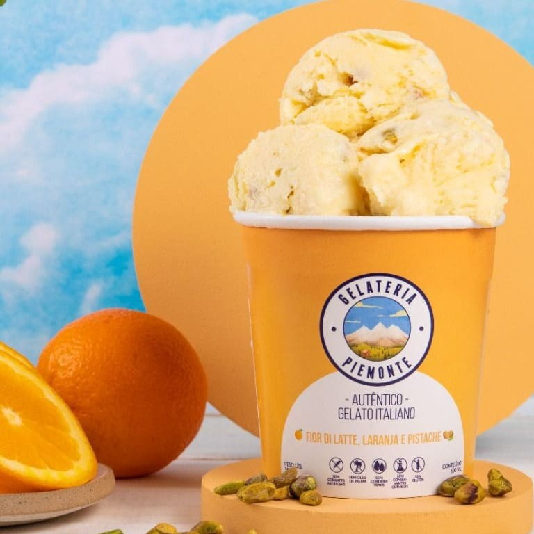 Nosso sorvete italiano Sabores da Sicília é inspirado na mais famosa ilha da Itália. Refrescante e saboroso, ele é composto por sorvete de  Fior di Latte, Geleia de Laranja e Pistaches Crocantes. Sem corantes, óleo de palma, conservantes e 0% de gordura trans.