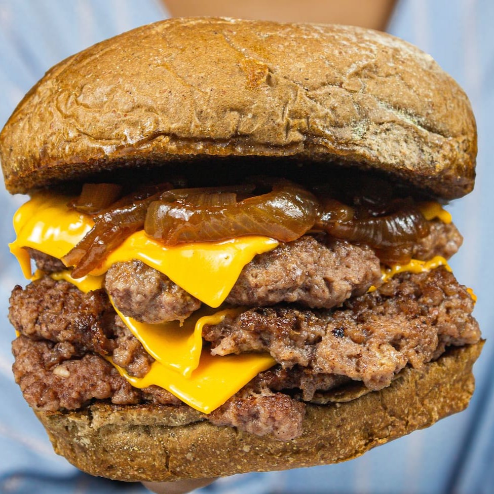 "Nosso maravilhoso  ""Larica 3.0"" composto de três deliciosos smash's de 80gr, tempero secreto da casa, queijo e maionese da casa."