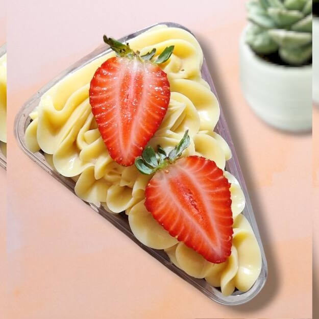 Nossa Pizza Brownie, chegou fazendo maior sucesso ... Composto por: Um Brownie bem molhadinho e aquela casquinha que não pode faltar, coberto por um Brigadeiro de Ninho e Morango. ___Esse produto é servido Super gelado.___           ______Tags______________ Bolo, Brownie, copo da felicidade, bolo no pote, coca cola, chocolate, cookie, Nutella, Ninho, ferreiro rocher, Brownie no pote, morango, chocolate, brigadeiro, bolo vulcão, torta cookie, doces, chocolate, confeitaria, engenhoca , fonseca, Niterói Entrega grátis, taxa grátis, cupom de desconto, banoffe, Bombom de uva, Kinder bueno, red velvet, maracujá.