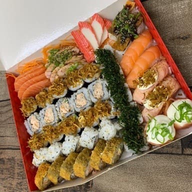 4 sashimi salmão, 4 sashimi salmão maçaricado, 4 sashimi kani, 2 sushi salmão, 2 sushi salmão maçaricado, 2 sushi skin, 2 joy Filadélfia, 5 ura skin, 10 Filadélfia, 10 boston , 5 Hot Filadélfia