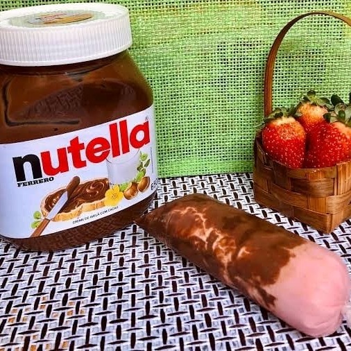 Sacolé Gourmet Morango com Nutella, é uma combinação perfeita para quem busca  cremosidade, sabor e qualidade. É exatamente isso que trazemos pra você nesse sacolé. Não perca tempo, peça já o seu e receba no conforto da sua casa.