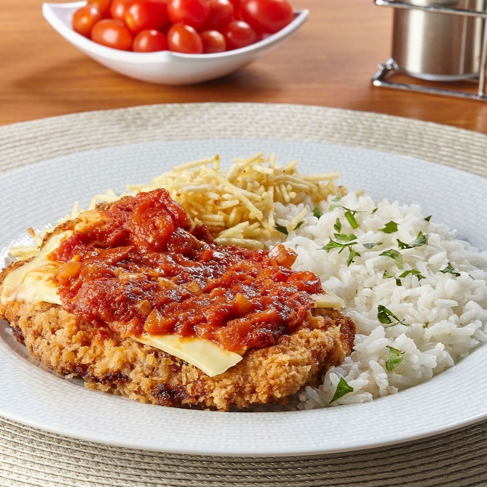 Acompanha arroz branco feijão , farofa e fritas