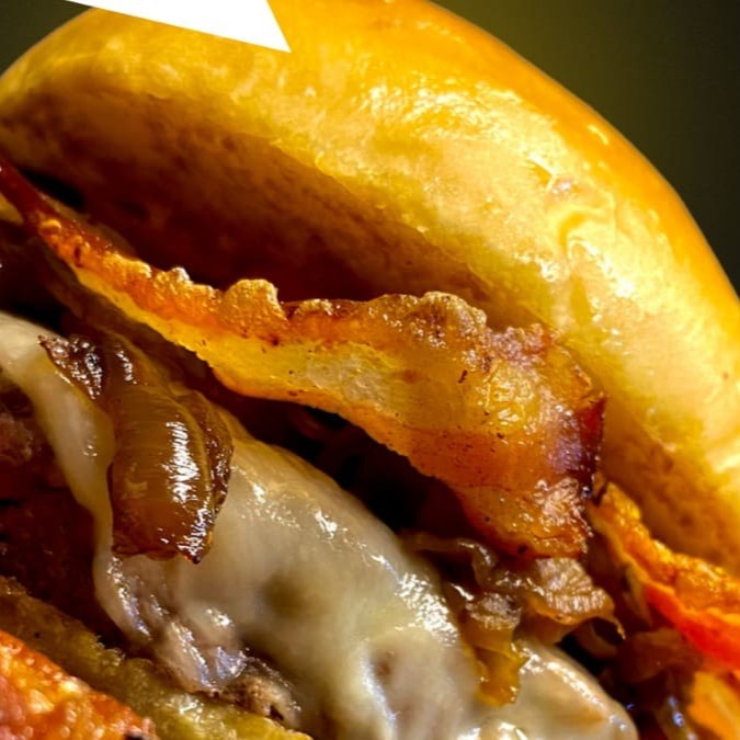 São 4 Suculentos Brasa Cheese Bacon + Batata Frita Brasa e Fumaça + Coca Cola 2l