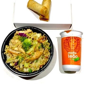 1 yakisoba frango 300g +harumaki doce + Mate 300 ml