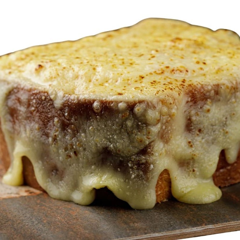 Clássico da Culinária Francesa.  Misto no Pão Suíço da Casa, com Molho Bechamel e Queijo Gratinado  *Nossas produções são todas feitas na casa *Pães de Fermentação Natural