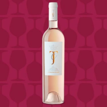 "Jet é o super rosado de Jacopo Biondi Santi elaborado apenas com uvas Sangiovese do famoso clone ""Bbs11"" - que dá origem aos lendários Brunello di Montalcino de Biondi Santi. Trata-se de um rosado de extremo frescor e sabor. Intenso e perfumado, com generosas notas de frutas silvestres e uma bela presença no palato. Deliciosamente cativante, elegante e delicado, é uma sofisticada pedida como aperitivo ou para acompanhar carnes brancas e crustáceos."