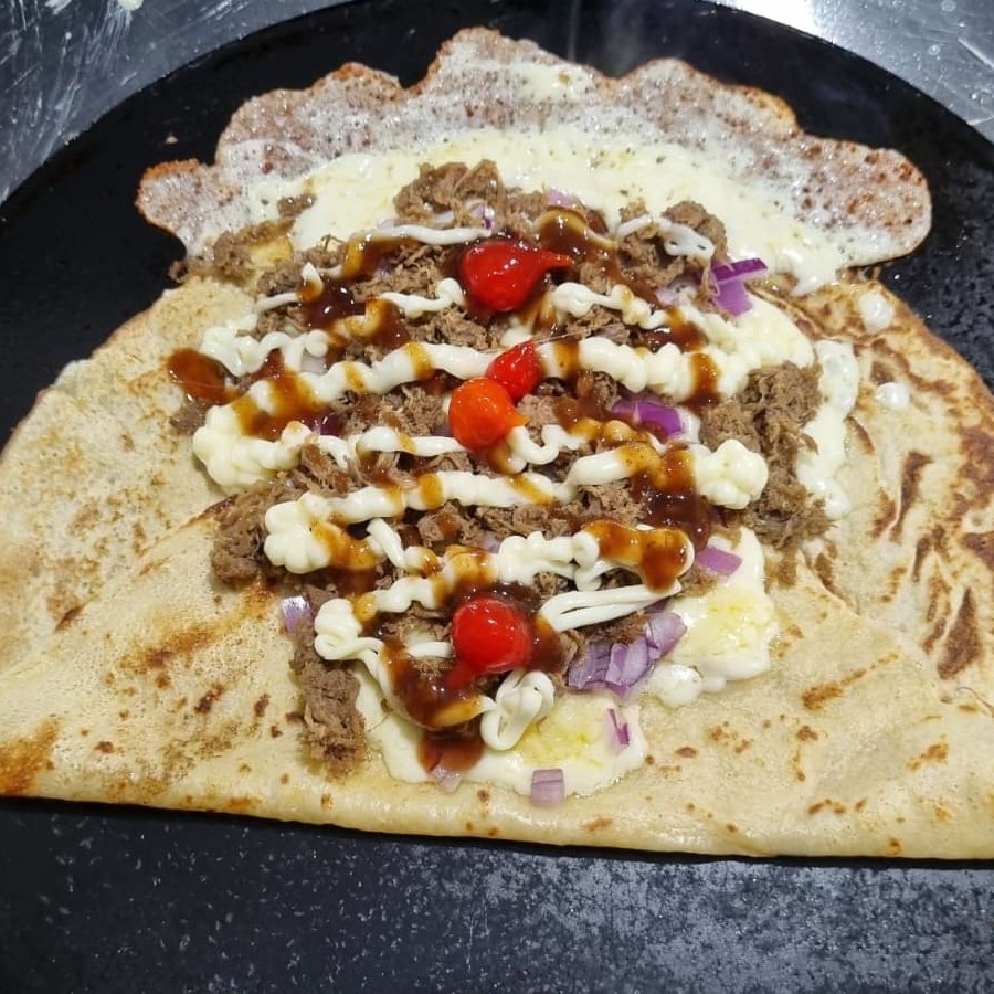 Mussarela, Costela Bovina Desfiada, Barbecue, Cebola Roxa, Catupiry(Original), Pimenta Biquinho e Orégano