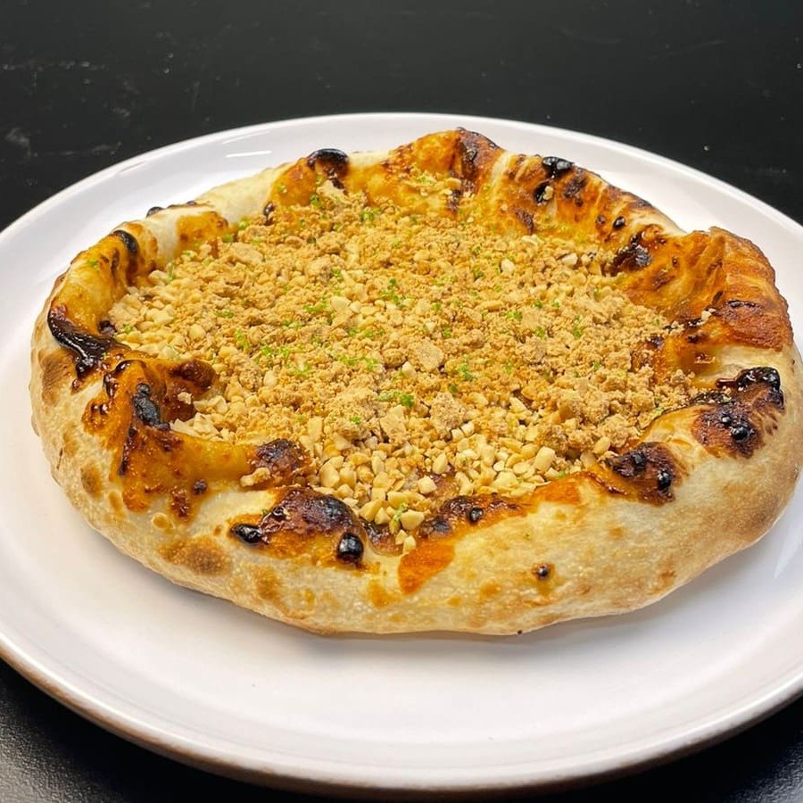 Doce de Leite, muçarela, amendoim granulado, paçoca e raspas de limão