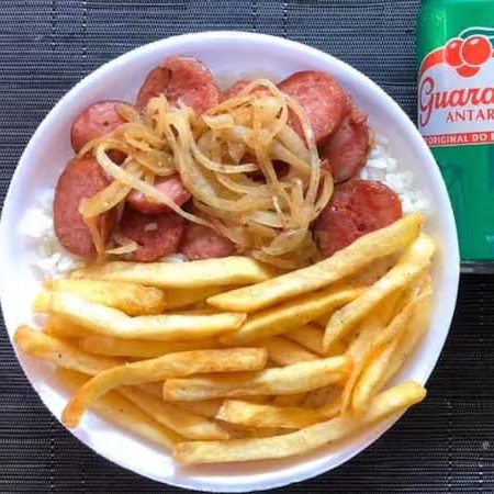 Calabresa aurora acebolada, Arroz e Fritas   *imagem ilustrativa, não acompanha bebida.