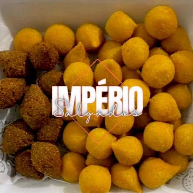 Delicie-se com nossa generosa porção de 50 unidades de salgadinhos no tamanho perfeitos. São irresistivelmente recheados e fritos na hora para garantir a máxima crocância e sabor. Cada mordida é uma experiência memorável. Faça já o seu pedido e sinta essa explosão de sabor!
