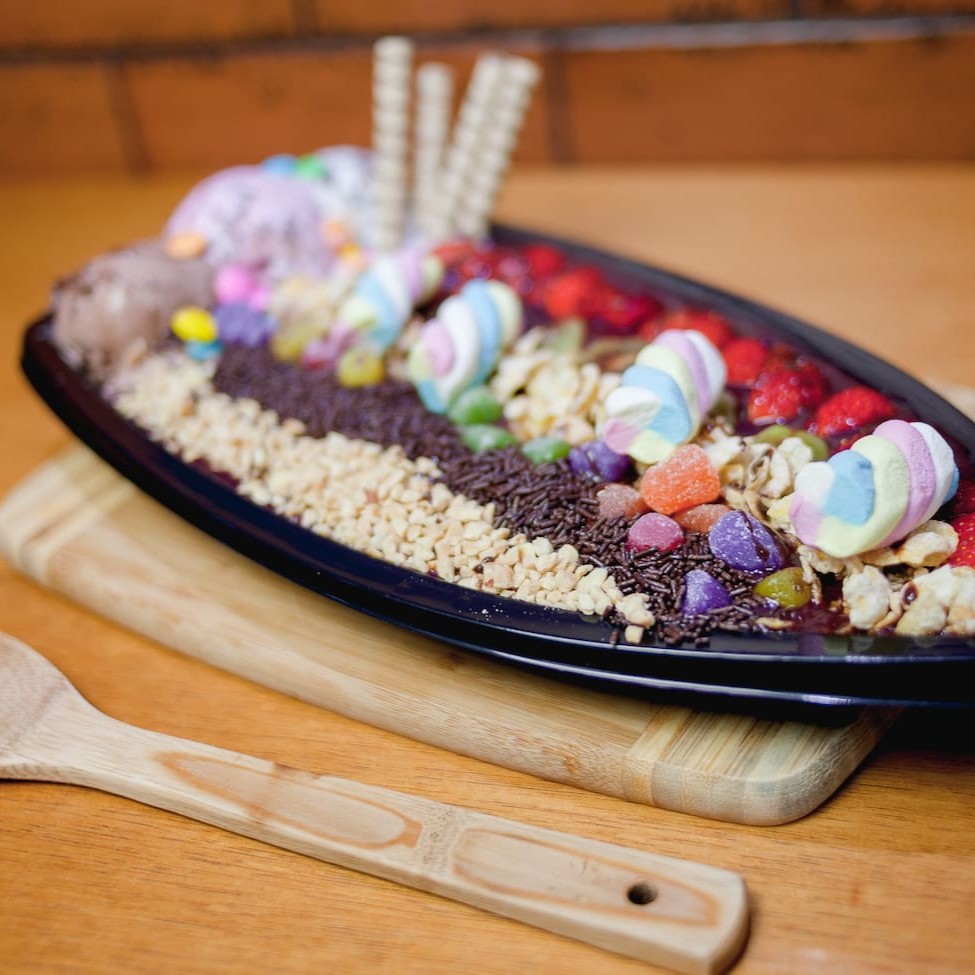 Peça e monte sua barca pequena em casa mesmo, todos os itens irão separados, com 500ml de açaí e todos os itens selecionados por você.