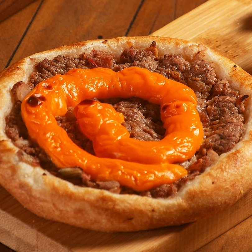 Carne artesanal com cheddar