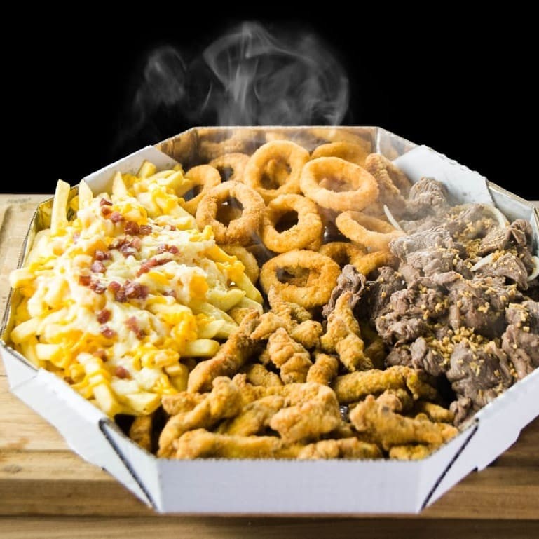 Contra filé suculento, frango crocante, batata mania irresistível, anéis de cebola dourados e Guaraná de 1,5 litros para completar. Um combo perfeito para compartilhar!