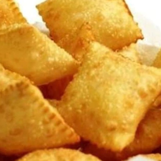 30 mini pasteis com frango desfiado e Catupiry