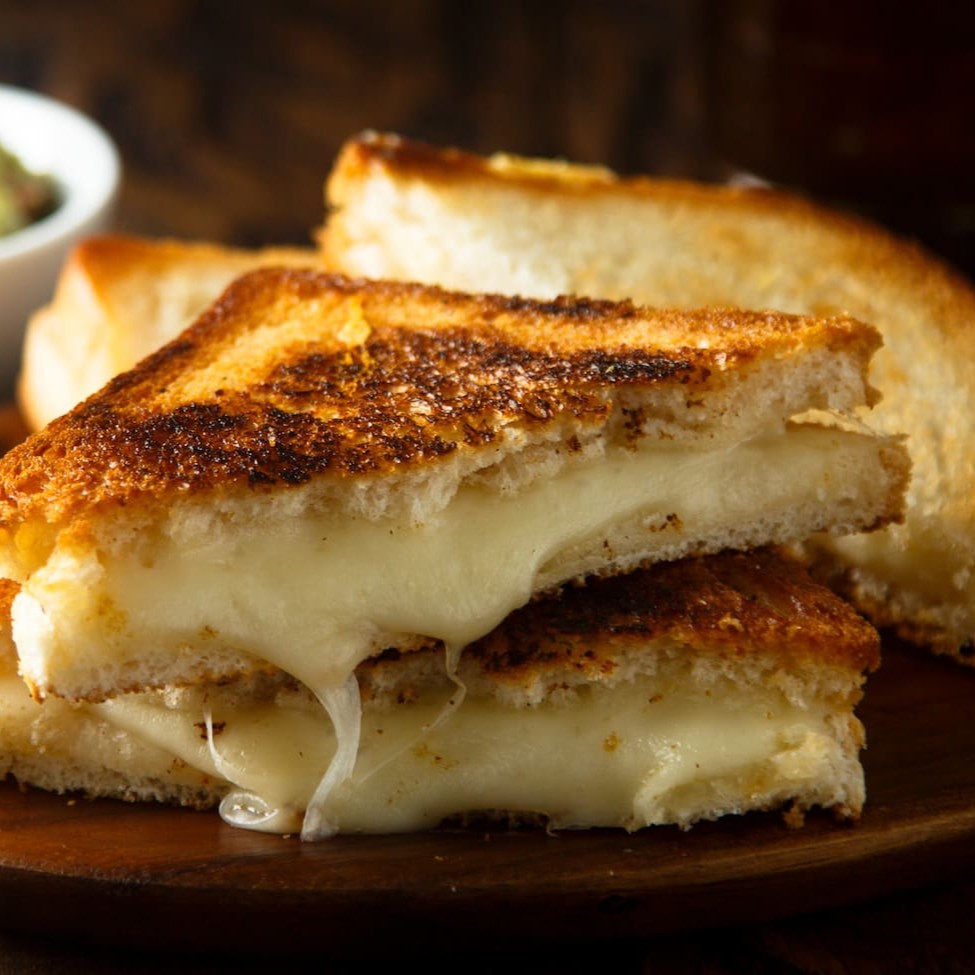 Queijo mussarela, pão de forma