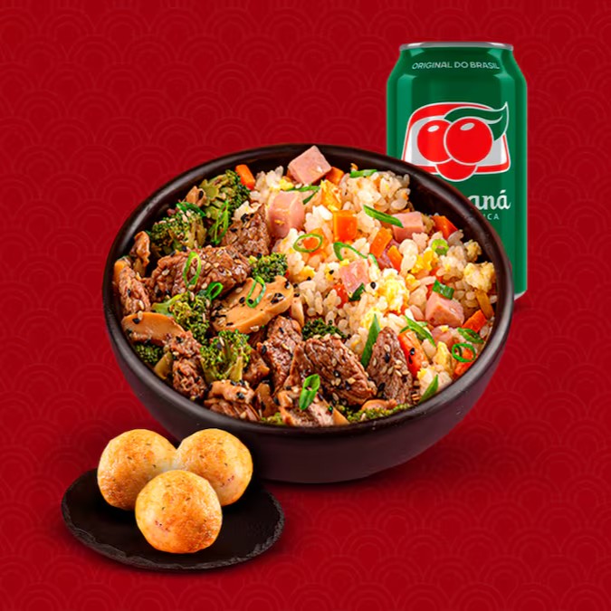 3 Takoyaki + Carne com Brócolis e Yakimeshi 500g + Refrigerante Lata