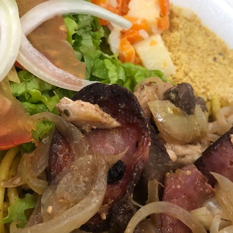 Arroz, Feijao, Macarrao, Salada Verde, Maionese E Farofa