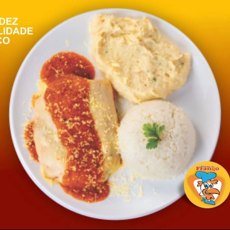 Com arroz branco e purê de batata.