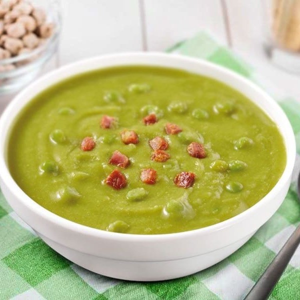 Creme de ervilha com bacon e linguiça calabresa.   - Acompanhamentos grátis: torradas, molho de pimenta (em sachê), colher e guardanapos.