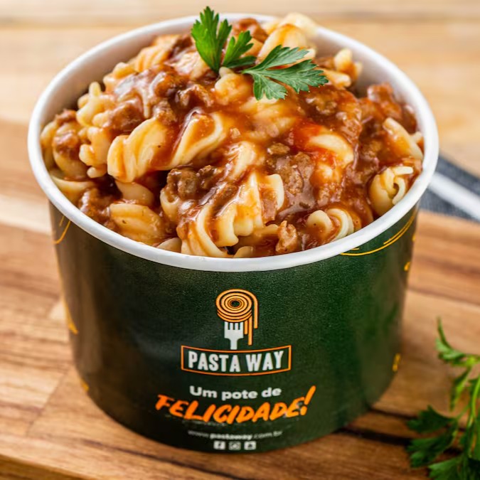 Um autêntico Fusilli italiano envolvido em um saboroso molho bolonhesa, feito com carne moída selecionada, trazendo a tradição e o sabor da Itália.

**fotos meramente ilustrativas - devido ao acondicionamento em embalagem e transporte o produto poderá não ter a mesma aparência da foto.